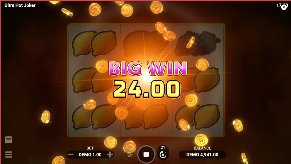 Interface do jogo de slot Ultra Hot Joker com frutas flamejantes e o símbolo do Joker