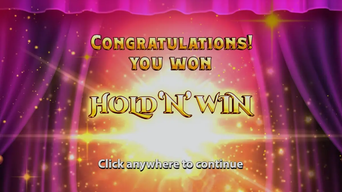 Interface do jogo Mega Fortune Hold ‘n’ Win com símbolos clássicos de frutas e moedas douradas